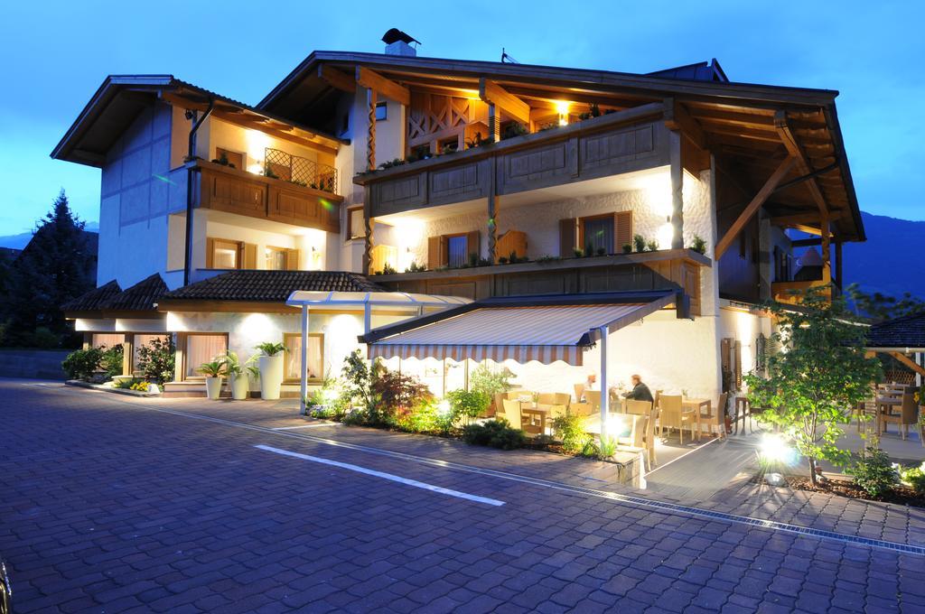 Hotel Fleuralp Cermes Esterno foto
