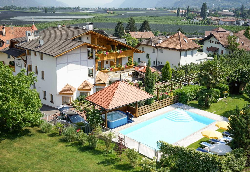 Hotel Fleuralp Cermes Esterno foto