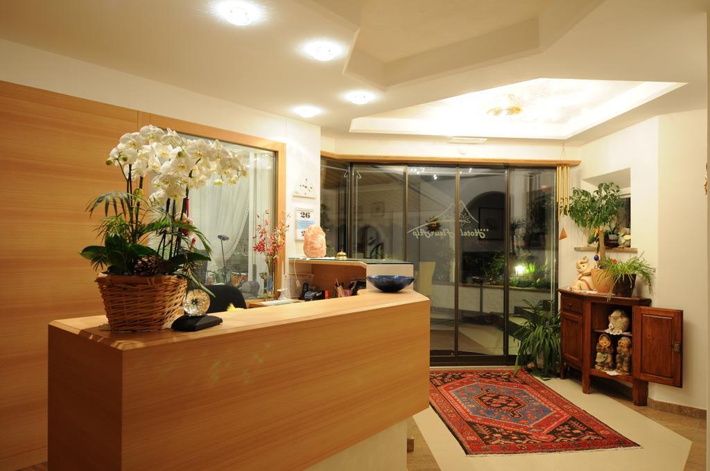 Hotel Fleuralp Cermes Esterno foto